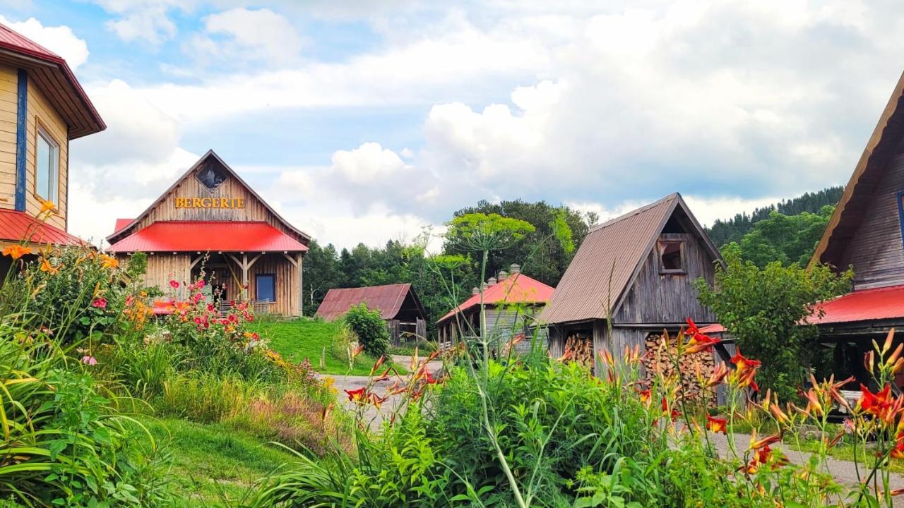 La Vieille Ferme, Ecogite Saint-Fulgence Exterior photo